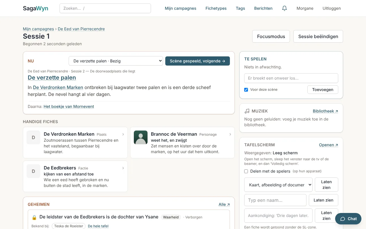 De sessie-modus van SagaWyn: de huidige scène, haar personages en haar informatie.